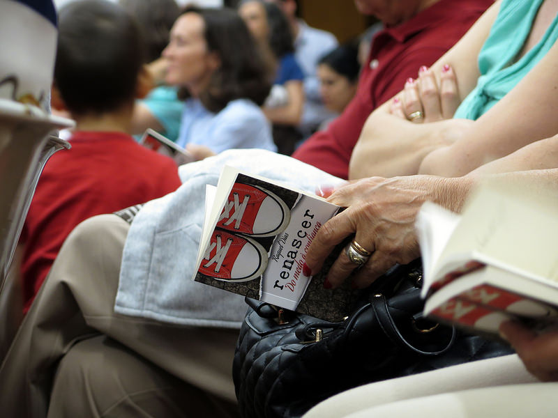 Lançamento do livro «Renascer»