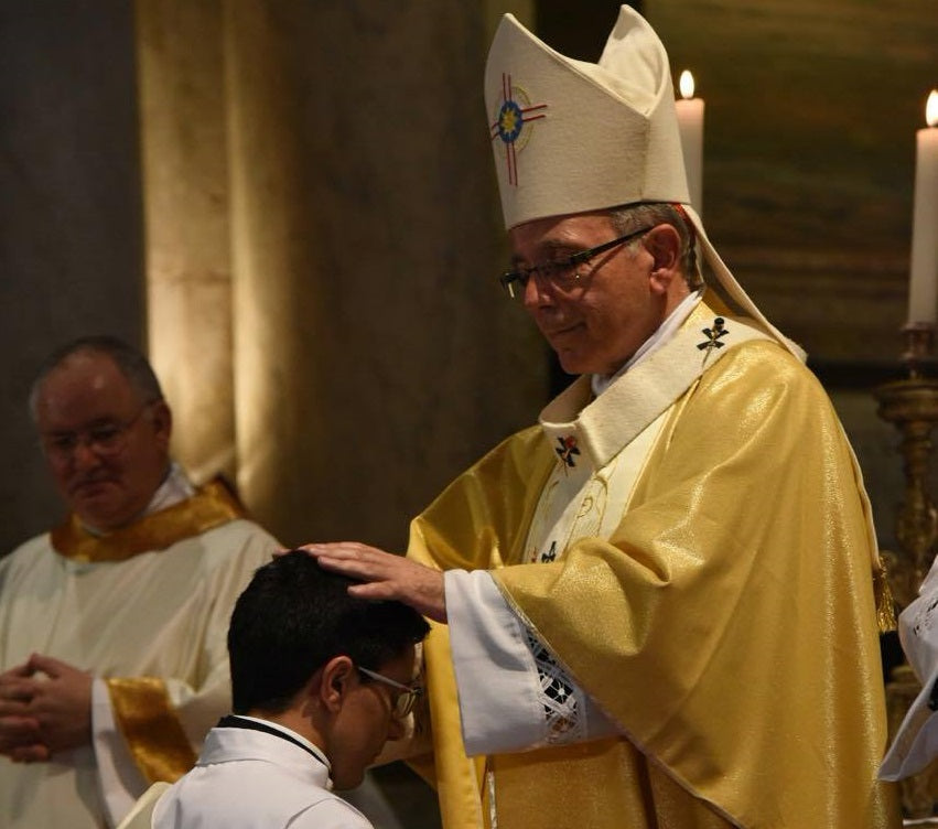 Paulistas em festa com novo sacerdote