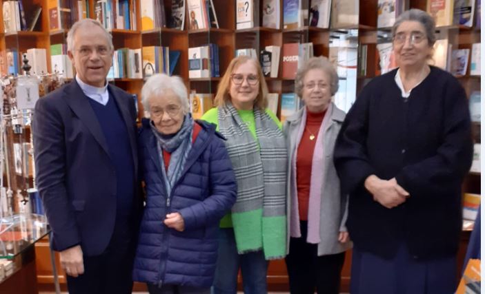 Novo bispo visita PAULUS Livraria de Ponta Delgada