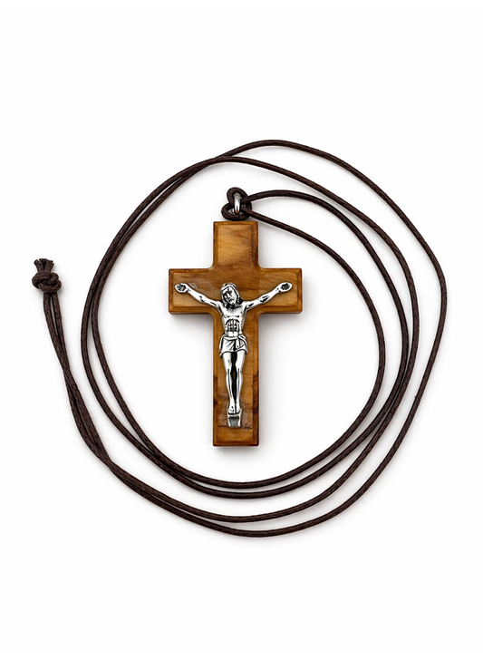 Fio com Crucifixo em madeira