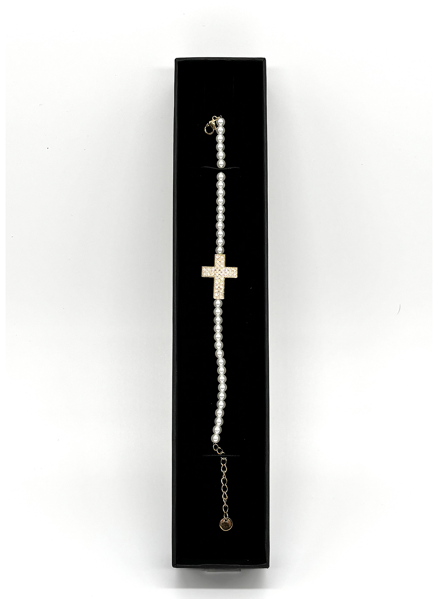 Pulseira com Cruz Cravejada e Pérolas
