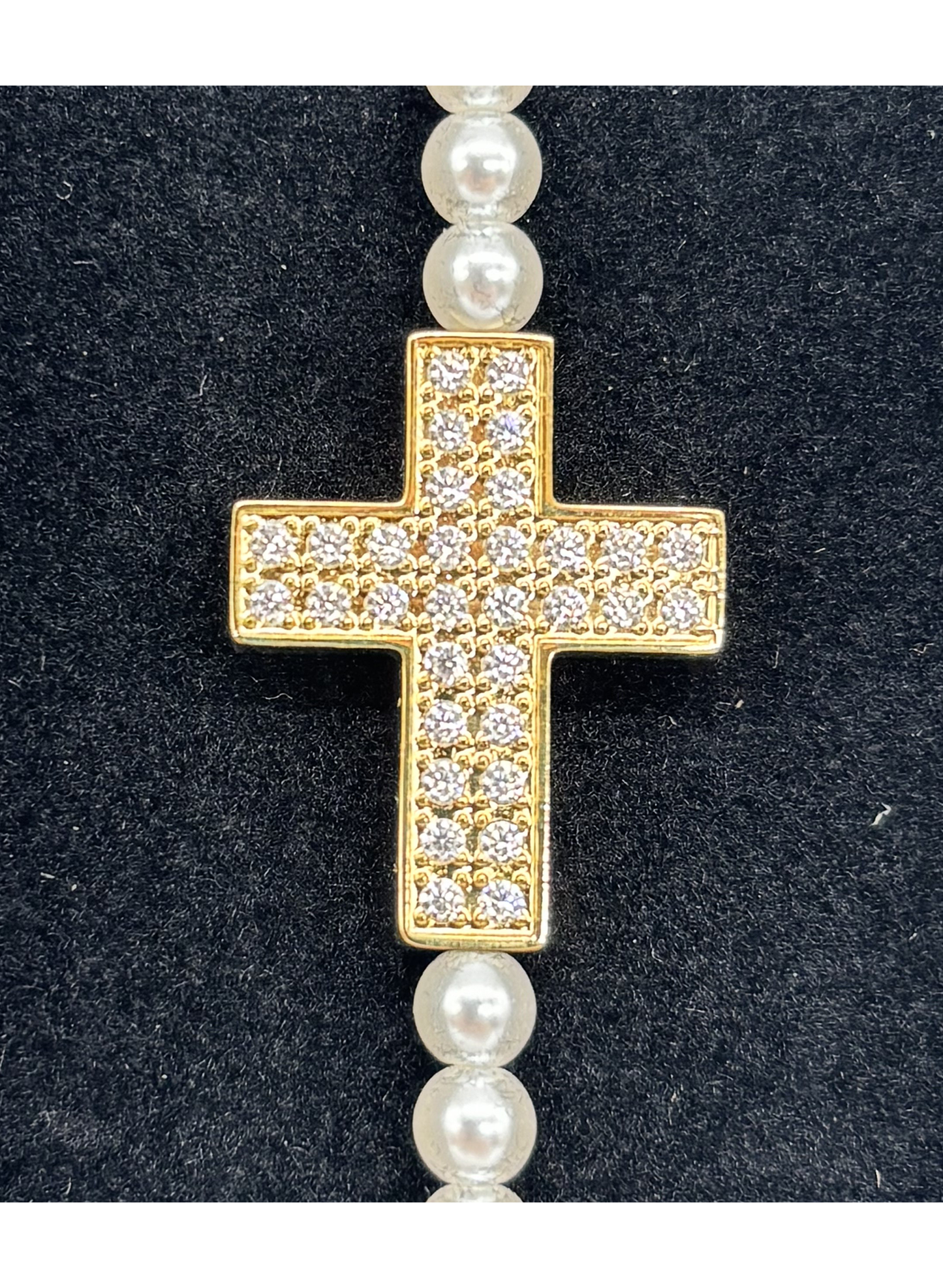 Pulseira com Cruz Cravejada e Pérolas