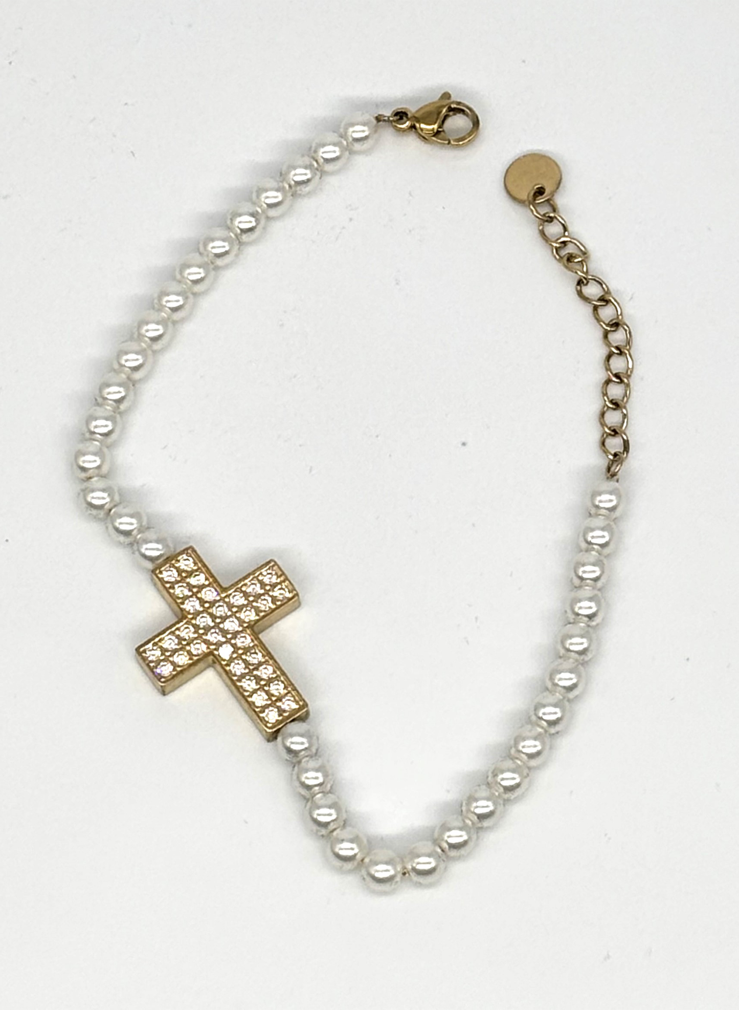 Pulseira com Cruz Cravejada e Pérolas