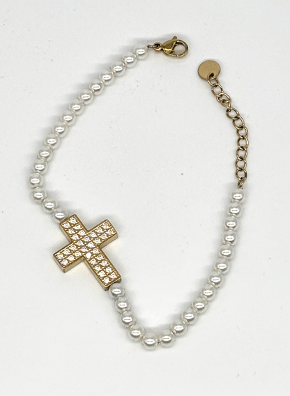 Pulseira com Cruz Cravejada e Pérolas