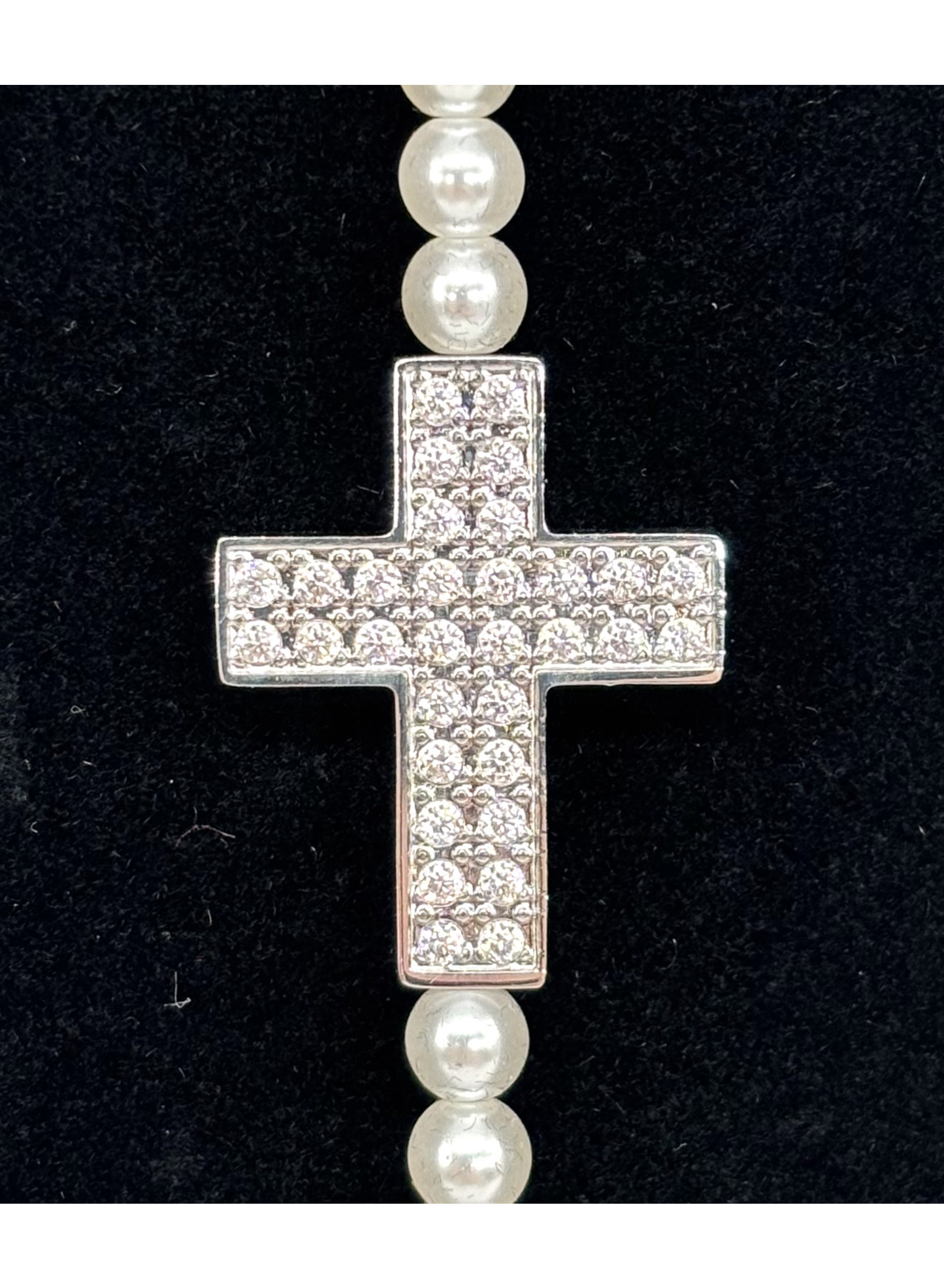 Pulseira com Cruz Cravejada e Pérolas