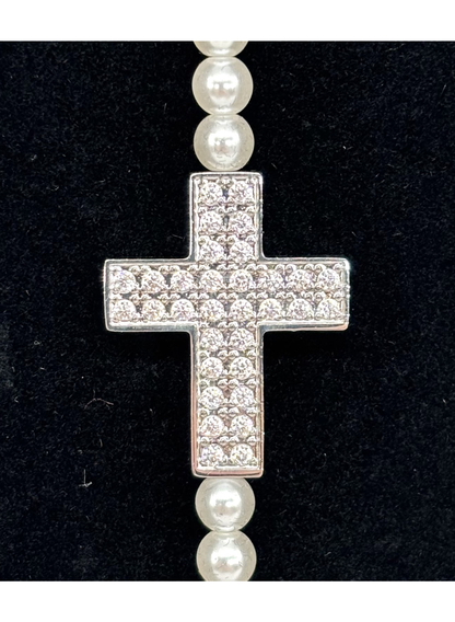 Pulseira com Cruz Cravejada e Pérolas