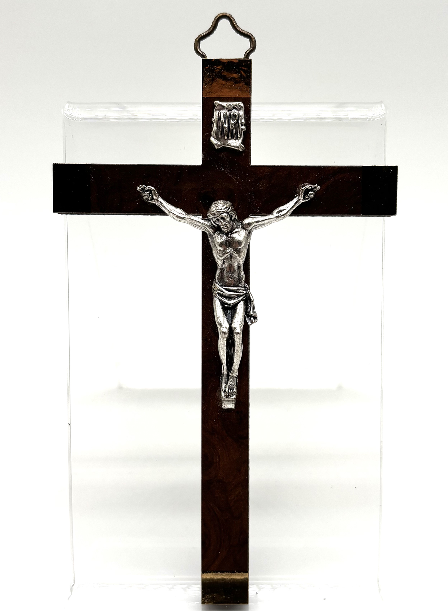 Crucifixo em madeira com Cristo em metal