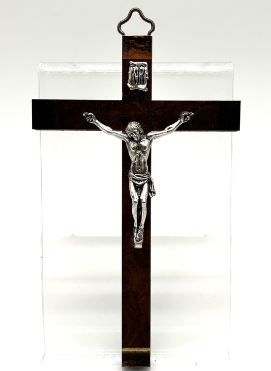 Crucifixo em madeira com Cristo em metal