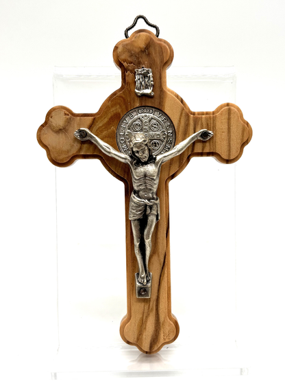 Crucifixo em madeira de oliveira com Medalha de São Bento