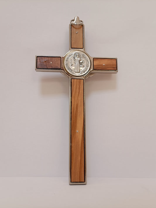 Crucifixo com Medalha de São Bento