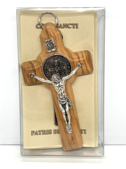 Crucifixo em madeira de oliveira com Medalha de São Bento