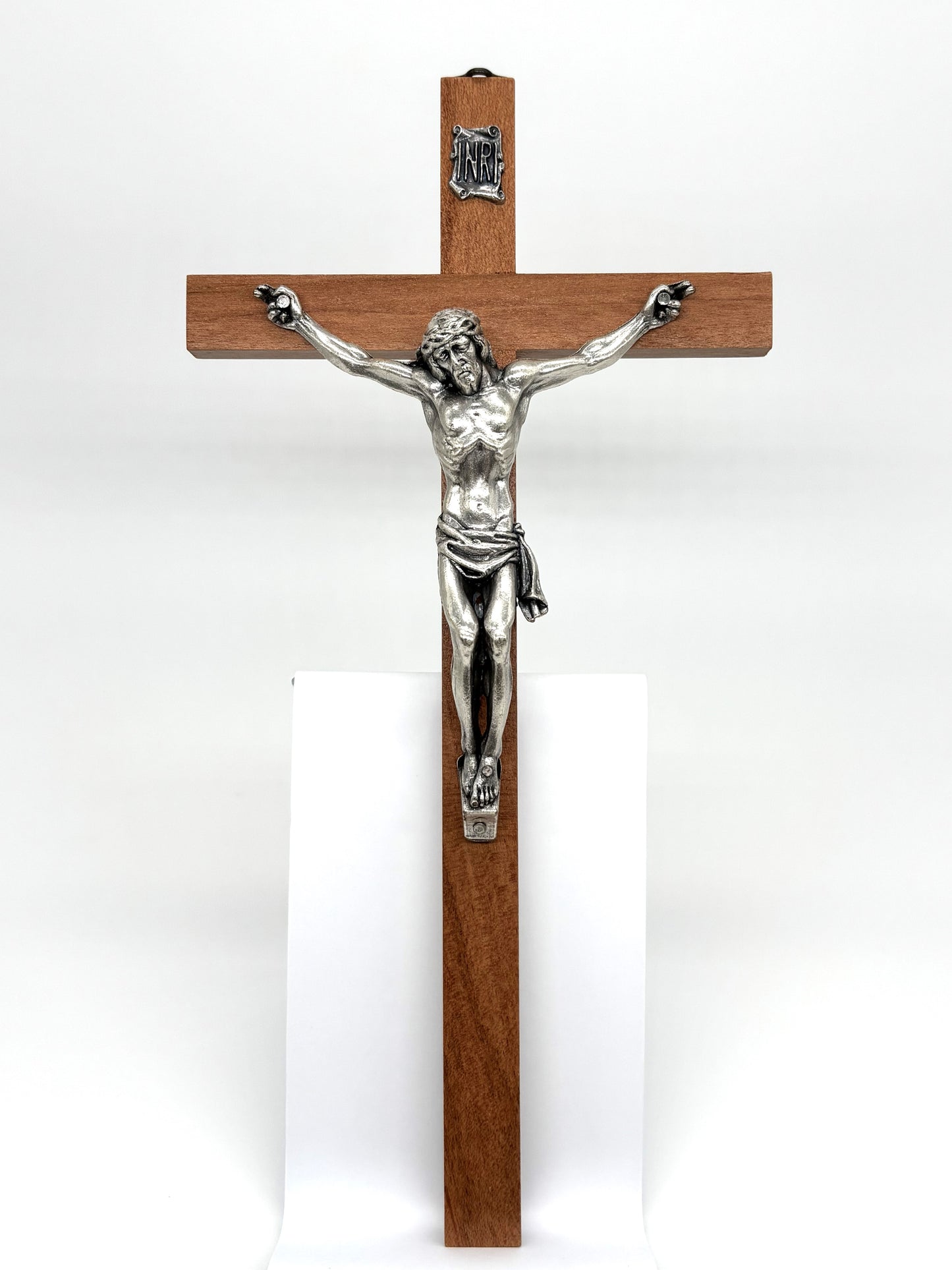 Crucifixo em madeira com Cristo em metal