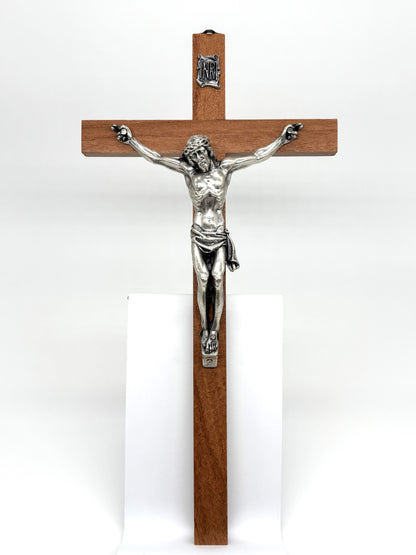 Crucifixo em madeira com Cristo em metal
