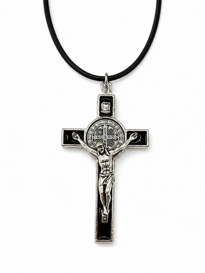 Colar com Cruz de São Bento