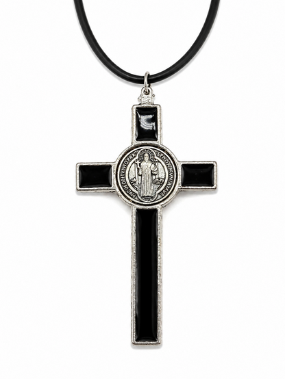 Colar com Cruz de São Bento