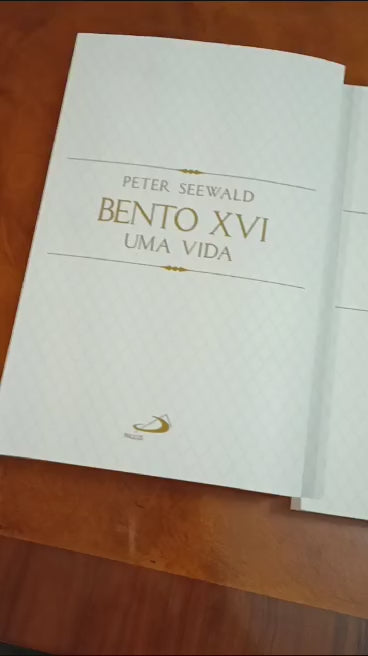Bento XVI- Uma Vida  (2 volumes)